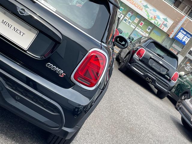 ＭＩＮＩ クーパーＳプレミアムプラスパッケジミニユアーズトリム　正規認定中古車　ワンオーナー　純正ナビ　リアビューカメラ　障害物センサー　ワイヤレス充電　シートヒーター付ブラックレザーシート　ドライブアシスト　１８インチＡＷ　ＥＴＣ２．０　前後ドラレコ（62枚目）