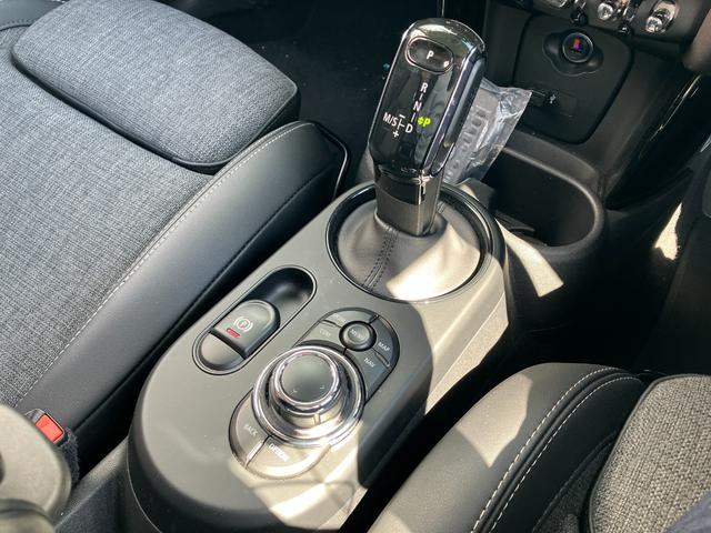 ＭＩＮＩ クーパーＳ　クラシック・トリム　認定中古車　ワンオーナー　クラシック　　スポーツトランスミッション　レザーステアリング　シートヒーター　純正１７ＡＷ　純正ナビ　ピアノブラックエクステリア　アクティブクルコン　ブラックルーフ　ＥＴＣ（15枚目）