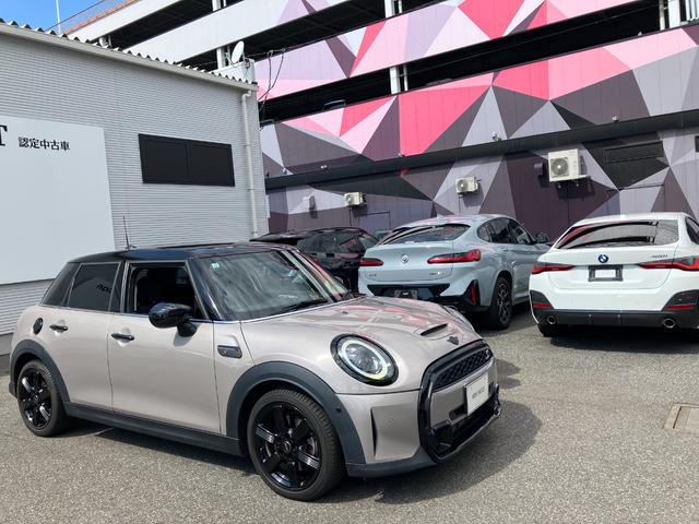 ＭＩＮＩ クーパーＳ　クラシック・トリム　認定中古車　ワンオーナー　クラシック　　スポーツトランスミッション　レザーステアリング　シートヒーター　純正１７ＡＷ　純正ナビ　ピアノブラックエクステリア　アクティブクルコン　ブラックルーフ　ＥＴＣ（33枚目）