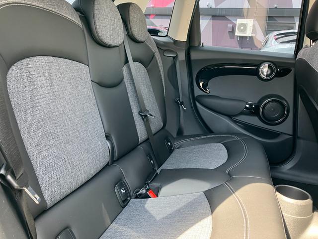 ＭＩＮＩ クーパーＤ　クラシック・トリム　認定中古車　ワンオーナー　クラシック　　ドライバーアシスタンスＰＫＧ　リアビューカメラ　アクティブクルコン　フロントシートＨ　純正ナビ　純正１６ＡＷ　前後ドラレコ　Ｂｌｕｅｔｏｏｔｈ接続　ＥＴＣ（35枚目）