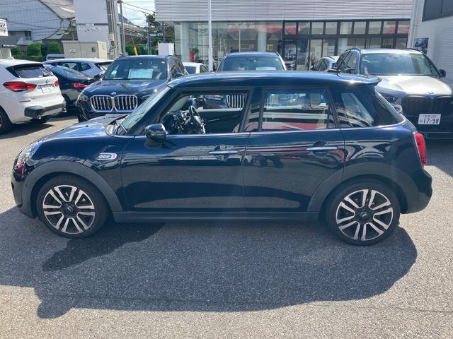 ＭＩＮＩ クーパーＳ　認定中古車　ワンオーナー　ペッパーＰＫＧ　リアビューカメラ　前後障害物センサー　純正１７ＡＷ　フロントシートＨ　純正ナビ　アクティブクルコン　Ｂｌｕｅｔｏｏｔｈ接続　ＬＥＤヘッドライト　ＳＯＳ　ＥＴＣ（7枚目）