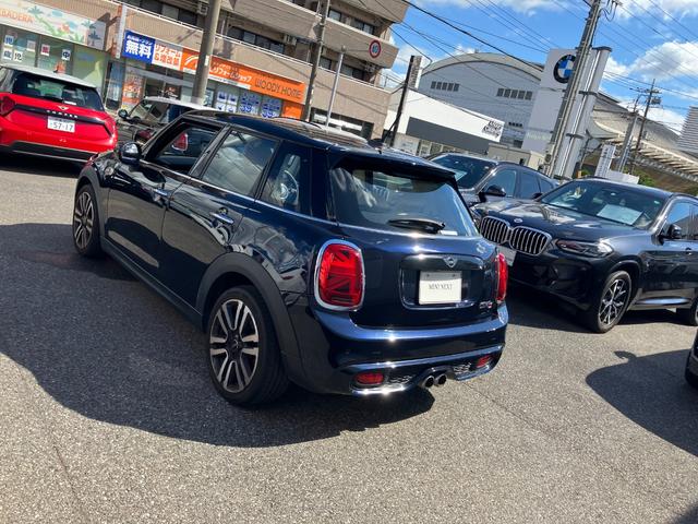 ＭＩＮＩ クーパーＳ　認定中古車　ワンオーナー　ペッパーＰＫＧ　リアビューカメラ　前後障害物センサー　純正１７ＡＷ　フロントシートＨ　純正ナビ　アクティブクルコン　Ｂｌｕｅｔｏｏｔｈ接続　ＬＥＤヘッドライト　ＳＯＳ　ＥＴＣ（8枚目）
