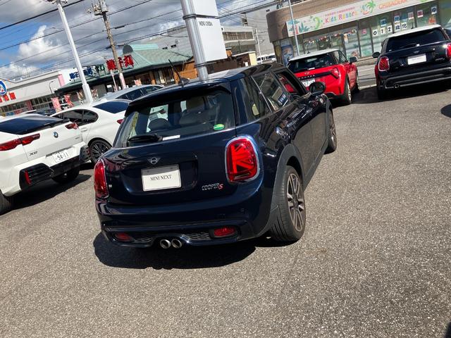 ＭＩＮＩ クーパーＳ　認定中古車　ワンオーナー　ペッパーＰＫＧ　リアビューカメラ　前後障害物センサー　純正１７ＡＷ　フロントシートＨ　純正ナビ　アクティブクルコン　Ｂｌｕｅｔｏｏｔｈ接続　ＬＥＤヘッドライト　ＳＯＳ　ＥＴＣ（10枚目）