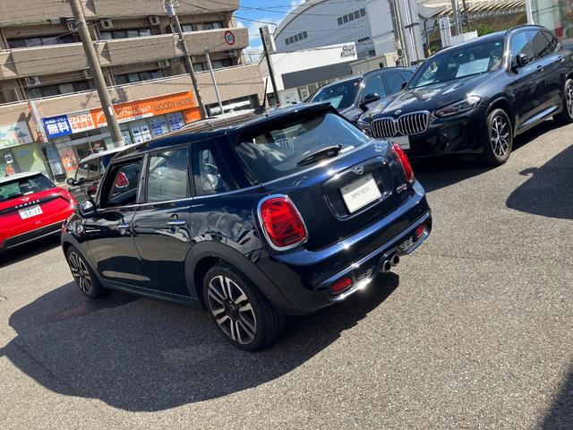 ＭＩＮＩ クーパーＳ　認定中古車　ワンオーナー　ペッパーＰＫＧ　リアビューカメラ　前後障害物センサー　純正１７ＡＷ　フロントシートＨ　純正ナビ　アクティブクルコン　Ｂｌｕｅｔｏｏｔｈ接続　ＬＥＤヘッドライト　ＳＯＳ　ＥＴＣ（25枚目）