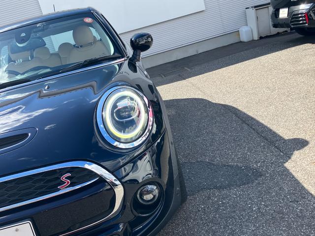 ＭＩＮＩ クーパーＳ　認定中古車　ワンオーナー　ペッパーＰＫＧ　リアビューカメラ　前後障害物センサー　純正１７ＡＷ　フロントシートＨ　純正ナビ　アクティブクルコン　Ｂｌｕｅｔｏｏｔｈ接続　ＬＥＤヘッドライト　ＳＯＳ　ＥＴＣ（56枚目）