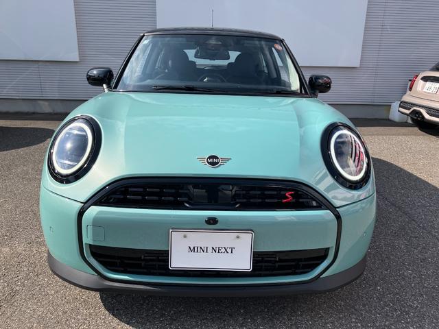 MINI クーパーS クラシック・トリム 認定中古車 元試乗車 クラシックトリム スポーツステアリングホイール ステアリングホイールヒーター 17インチパラレルスポーク2トーン 純ナビ シートヒーター ヘッドアップD LEDへッドライト(5枚目)