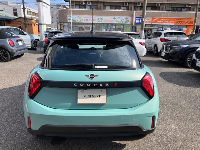 MINI クーパーS クラシック・トリム 認定中古車 元試乗車 クラシックトリム スポーツステアリングホイール ステアリングホイールヒーター 17インチパラレルスポーク2トーン 純ナビ シートヒーター ヘッドアップD LEDへッドライト(8枚目)