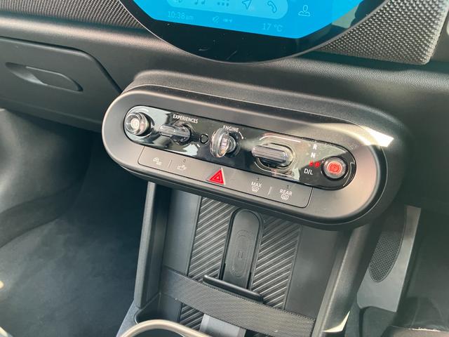 MINI クーパーS クラシック・トリム 認定中古車 元試乗車 クラシックトリム スポーツステアリングホイール ステアリングホイールヒーター 17インチパラレルスポーク2トーン 純ナビ シートヒーター ヘッドアップD LEDへッドライト(14枚目)