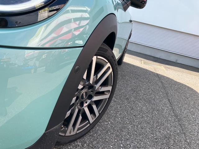 MINI クーパーS クラシック・トリム 認定中古車 元試乗車 クラシックトリム スポーツステアリングホイール ステアリングホイールヒーター 17インチパラレルスポーク2トーン 純ナビ シートヒーター ヘッドアップD LEDへッドライト(20枚目)
