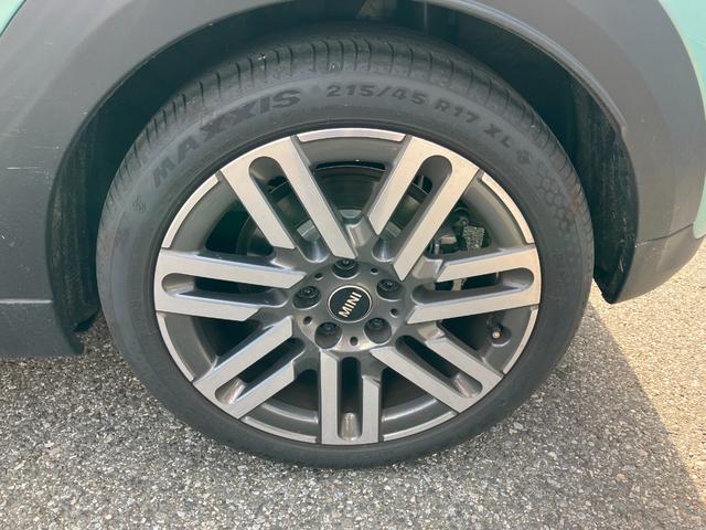 MINI クーパーS クラシック・トリム 認定中古車 元試乗車 クラシックトリム スポーツステアリングホイール ステアリングホイールヒーター 17インチパラレルスポーク2トーン 純ナビ シートヒーター ヘッドアップD LEDへッドライト(22枚目)