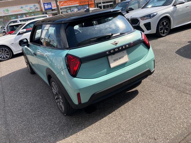 MINI クーパーS クラシック・トリム 認定中古車 元試乗車 クラシックトリム スポーツステアリングホイール ステアリングホイールヒーター 17インチパラレルスポーク2トーン 純ナビ シートヒーター ヘッドアップD LEDへッドライト(23枚目)