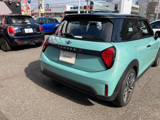 MINI クーパーS クラシック・トリム 認定中古車 元試乗車 クラシックトリム スポーツステアリングホイール ステアリングホイールヒーター 17インチパラレルスポーク2トーン 純ナビ シートヒーター ヘッドアップD LEDへッドライト(24枚目)