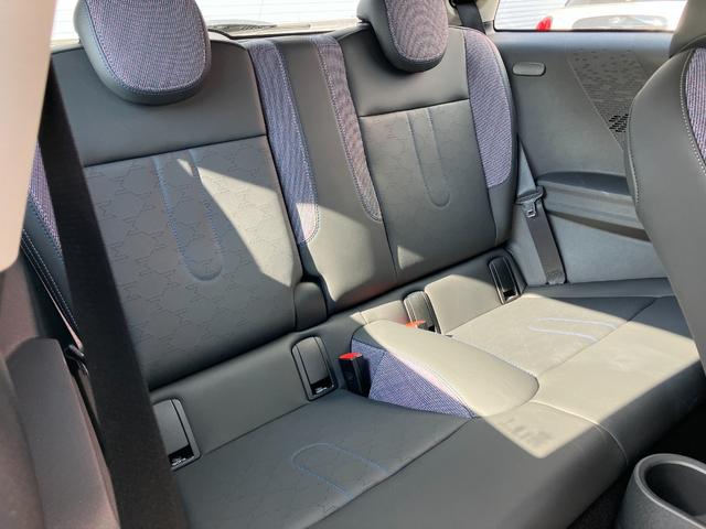 MINI クーパーS クラシック・トリム 認定中古車 元試乗車 クラシックトリム スポーツステアリングホイール ステアリングホイールヒーター 17インチパラレルスポーク2トーン 純ナビ シートヒーター ヘッドアップD LEDへッドライト(35枚目)