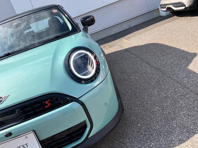 MINI クーパーS クラシック・トリム 認定中古車 元試乗車 クラシックトリム スポーツステアリングホイール ステアリングホイールヒーター 17インチパラレルスポーク2トーン 純ナビ シートヒーター ヘッドアップD LEDへッドライト(52枚目)