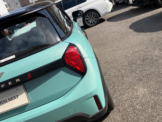 MINI クーパーS クラシック・トリム 認定中古車 元試乗車 クラシックトリム スポーツステアリングホイール ステアリングホイールヒーター 17インチパラレルスポーク2トーン 純ナビ シートヒーター ヘッドアップD LEDへッドライト(53枚目)