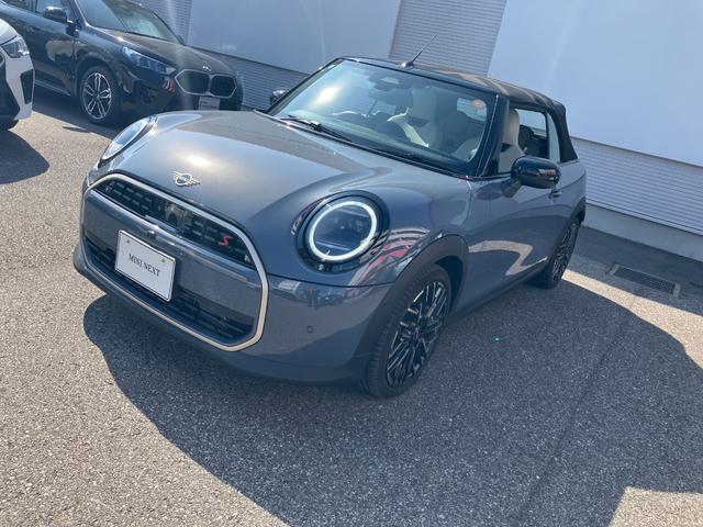 MINI クーパーS コンバーチブル クラシック・トリム 認定中古車 元試乗車 Mパッケージ Favouredトリム スポーツステアリングホイール ステアリングホイールヒーター 電動シート 18インチ純正AW 純ナビ ヘッドアップディスプレイ シートヒーター(16枚目)