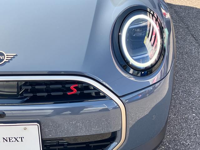 MINI クーパーS コンバーチブル クラシック・トリム 認定中古車 元試乗車 Mパッケージ Favouredトリム スポーツステアリングホイール ステアリングホイールヒーター 電動シート 18インチ純正AW 純ナビ ヘッドアップディスプレイ シートヒーター(18枚目)