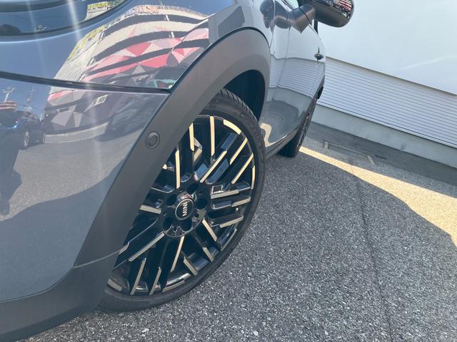 MINI クーパーS コンバーチブル クラシック・トリム 認定中古車 元試乗車 Mパッケージ Favouredトリム スポーツステアリングホイール ステアリングホイールヒーター 電動シート 18インチ純正AW 純ナビ ヘッドアップディスプレイ シートヒーター(19枚目)