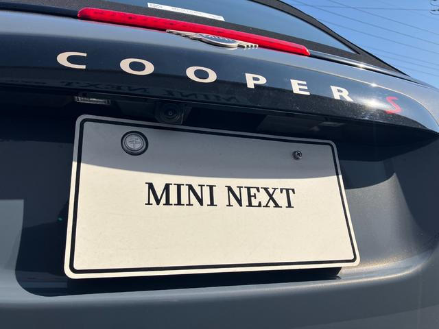 MINI クーパーS コンバーチブル クラシック・トリム 認定中古車 元試乗車 Mパッケージ Favouredトリム スポーツステアリングホイール ステアリングホイールヒーター 電動シート 18インチ純正AW 純ナビ ヘッドアップディスプレイ シートヒーター(26枚目)