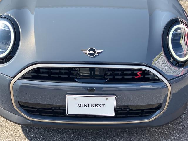 MINI クーパーS コンバーチブル クラシック・トリム 認定中古車 元試乗車 Mパッケージ Favouredトリム スポーツステアリングホイール ステアリングホイールヒーター 電動シート 18インチ純正AW 純ナビ ヘッドアップディスプレイ シートヒーター(29枚目)