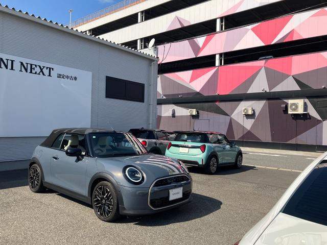 MINI クーパーS コンバーチブル クラシック・トリム 認定中古車 元試乗車 Mパッケージ Favouredトリム スポーツステアリングホイール ステアリングホイールヒーター 電動シート 18インチ純正AW 純ナビ ヘッドアップディスプレイ シートヒーター(30枚目)