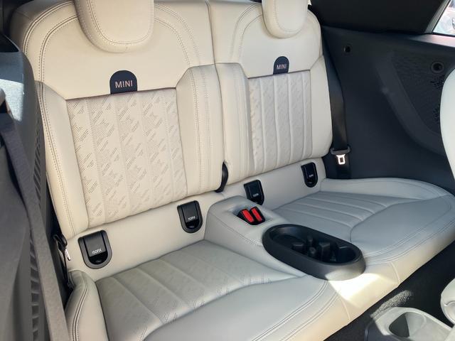 MINI クーパーS コンバーチブル クラシック・トリム 認定中古車 元試乗車 Mパッケージ Favouredトリム スポーツステアリングホイール ステアリングホイールヒーター 電動シート 18インチ純正AW 純ナビ ヘッドアップディスプレイ シートヒーター(33枚目)