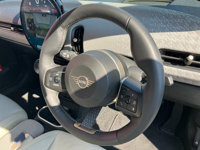 MINI クーパーS コンバーチブル クラシック・トリム 認定中古車 元試乗車 Mパッケージ Favouredトリム スポーツステアリングホイール ステアリングホイールヒーター 電動シート 18インチ純正AW 純ナビ ヘッドアップディスプレイ シートヒーター(36枚目)