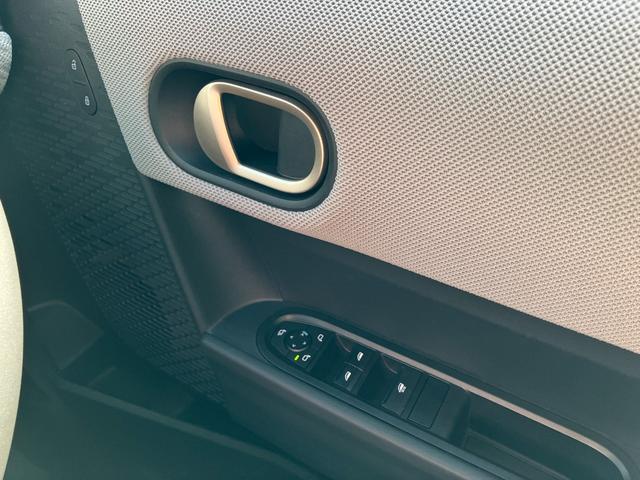 MINI クーパーS コンバーチブル クラシック・トリム 認定中古車 元試乗車 Mパッケージ Favouredトリム スポーツステアリングホイール ステアリングホイールヒーター 電動シート 18インチ純正AW 純ナビ ヘッドアップディスプレイ シートヒーター(41枚目)