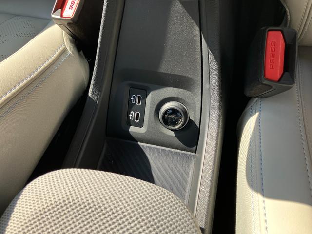 MINI クーパーS コンバーチブル クラシック・トリム 認定中古車 元試乗車 Mパッケージ Favouredトリム スポーツステアリングホイール ステアリングホイールヒーター 電動シート 18インチ純正AW 純ナビ ヘッドアップディスプレイ シートヒーター(50枚目)