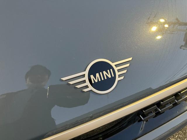 ���[�ԑO�ɂ́A�l�h�m�h���n�m�������J�j�b�N�ɂ��P�O�O���ڂ̓_���E�������s���܂��B�s��ӏ��A���������ɒB���Ă��镔�i�Ɋւ��܂��ẮA�S�ē��Е��S�Ō������Ă���̂��[�ԂƂȂ�܂��B