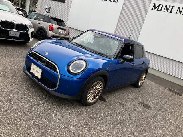 MINI クーパーC クラシック・トリム 認定中古車 元試乗車 Mパッケージ プライバシーガラス アクティブシート 電動フロントシート インテリアカメラ ハーマンカードン ドライビングアシスト 純ナビ ヘッドアップD 純レザー シートヒーター(2枚目)