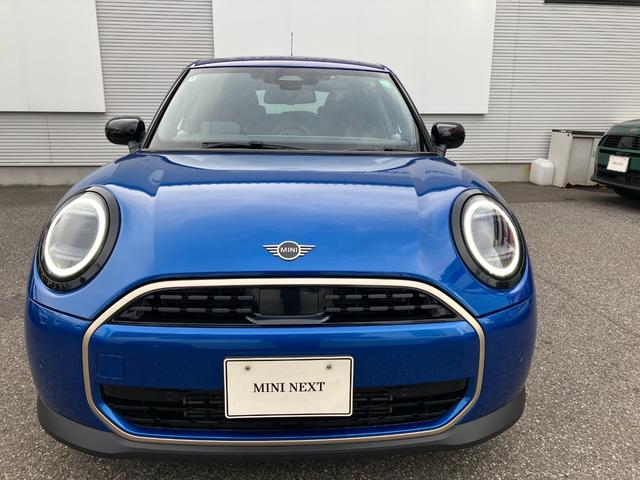 MINI クーパーC クラシック・トリム 認定中古車 元試乗車 Mパッケージ プライバシーガラス アクティブシート 電動フロントシート インテリアカメラ ハーマンカードン ドライビングアシスト 純ナビ ヘッドアップD 純レザー シートヒーター(4枚目)