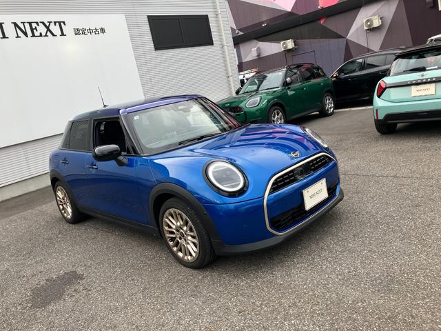MINI クーパーC クラシック・トリム 認定中古車 元試乗車 Mパッケージ プライバシーガラス アクティブシート 電動フロントシート インテリアカメラ ハーマンカードン ドライビングアシスト 純ナビ ヘッドアップD 純レザー シートヒーター(5枚目)