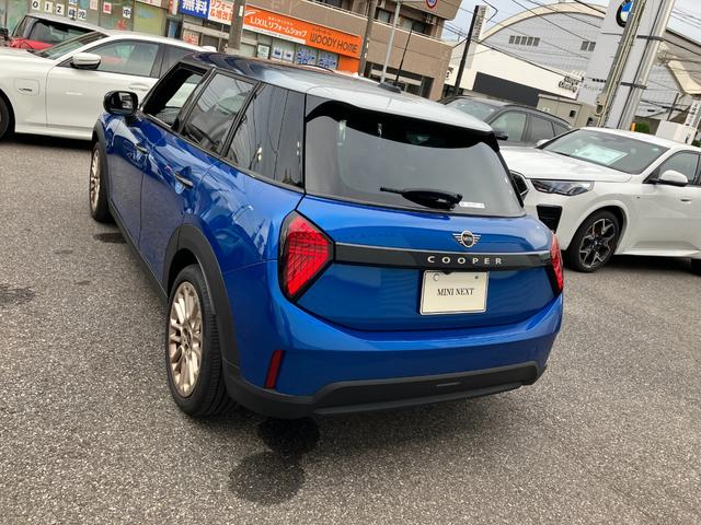 MINI クーパーC クラシック・トリム 認定中古車 元試乗車 Mパッケージ プライバシーガラス アクティブシート 電動フロントシート インテリアカメラ ハーマンカードン ドライビングアシスト 純ナビ ヘッドアップD 純レザー シートヒーター(6枚目)