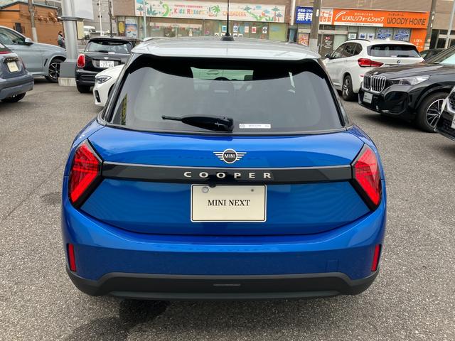 MINI クーパーC クラシック・トリム 認定中古車 元試乗車 Mパッケージ プライバシーガラス アクティブシート 電動フロントシート インテリアカメラ ハーマンカードン ドライビングアシスト 純ナビ ヘッドアップD 純レザー シートヒーター(7枚目)