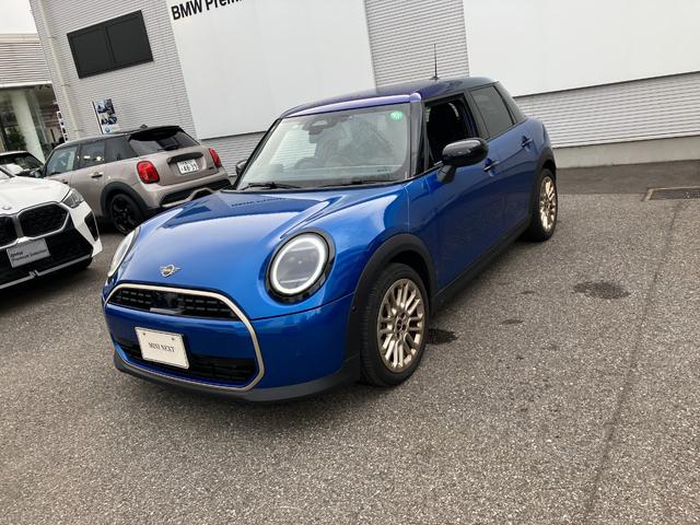 MINI クーパーC クラシック・トリム 認定中古車 元試乗車 Mパッケージ プライバシーガラス アクティブシート 電動フロントシート インテリアカメラ ハーマンカードン ドライビングアシスト 純ナビ ヘッドアップD 純レザー シートヒーター(17枚目)