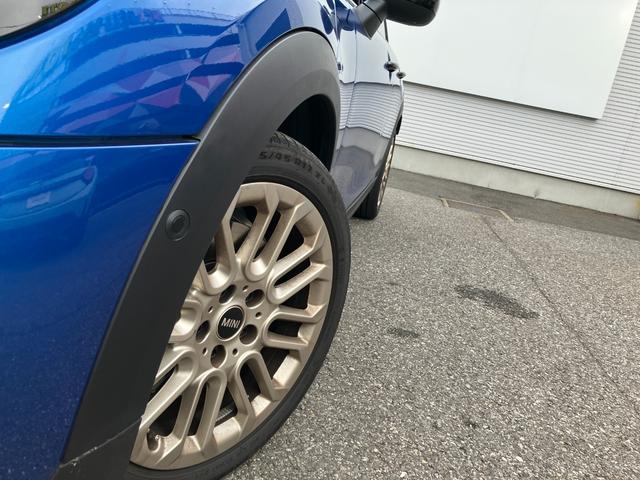 MINI クーパーC クラシック・トリム 認定中古車 元試乗車 Mパッケージ プライバシーガラス アクティブシート 電動フロントシート インテリアカメラ ハーマンカードン ドライビングアシスト 純ナビ ヘッドアップD 純レザー シートヒーター(19枚目)