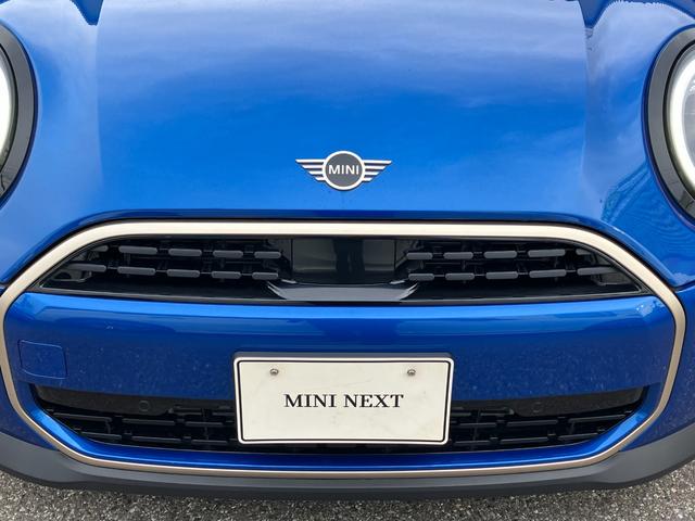 MINI クーパーC クラシック・トリム 認定中古車 元試乗車 Mパッケージ プライバシーガラス アクティブシート 電動フロントシート インテリアカメラ ハーマンカードン ドライビングアシスト 純ナビ ヘッドアップD 純レザー シートヒーター(27枚目)