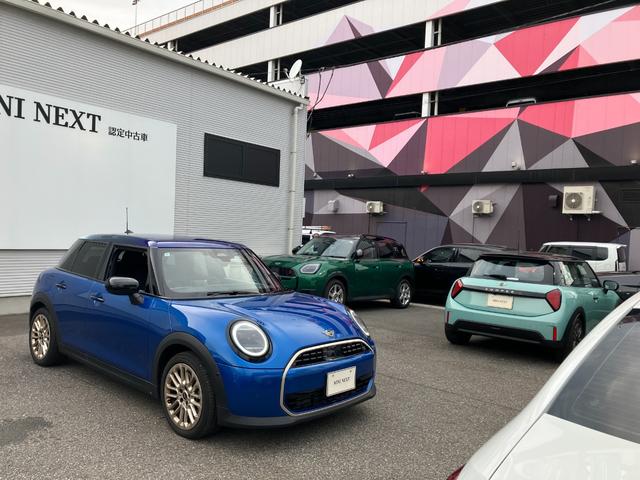 MINI クーパーC クラシック・トリム 認定中古車 元試乗車 Mパッケージ プライバシーガラス アクティブシート 電動フロントシート インテリアカメラ ハーマンカードン ドライビングアシスト 純ナビ ヘッドアップD 純レザー シートヒーター(28枚目)