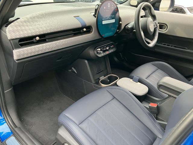 MINI クーパーC クラシック・トリム 認定中古車 元試乗車 Mパッケージ プライバシーガラス アクティブシート 電動フロントシート インテリアカメラ ハーマンカードン ドライビングアシスト 純ナビ ヘッドアップD 純レザー シートヒーター(30枚目)