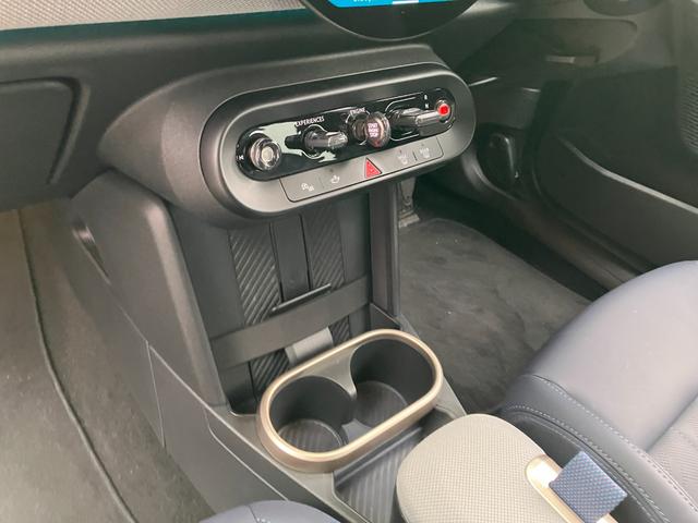 MINI クーパーC クラシック・トリム 認定中古車 元試乗車 Mパッケージ プライバシーガラス アクティブシート 電動フロントシート インテリアカメラ ハーマンカードン ドライビングアシスト 純ナビ ヘッドアップD 純レザー シートヒーター(43枚目)