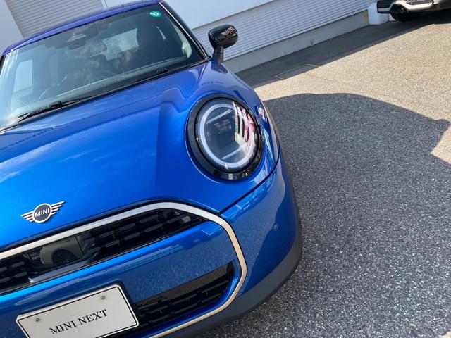 MINI クーパーC クラシック・トリム 認定中古車 元試乗車 Mパッケージ プライバシーガラス アクティブシート 電動フロントシート インテリアカメラ ハーマンカードン ドライビングアシスト 純ナビ ヘッドアップD 純レザー シートヒーター(51枚目)