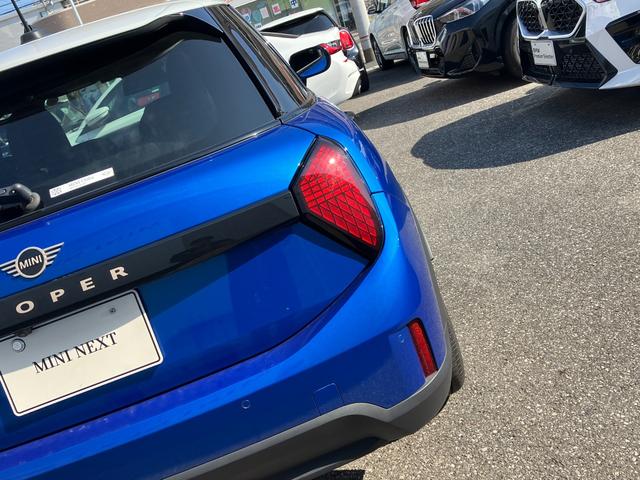 MINI クーパーC クラシック・トリム 認定中古車 元試乗車 Mパッケージ プライバシーガラス アクティブシート 電動フロントシート インテリアカメラ ハーマンカードン ドライビングアシスト 純ナビ ヘッドアップD 純レザー シートヒーター(52枚目)