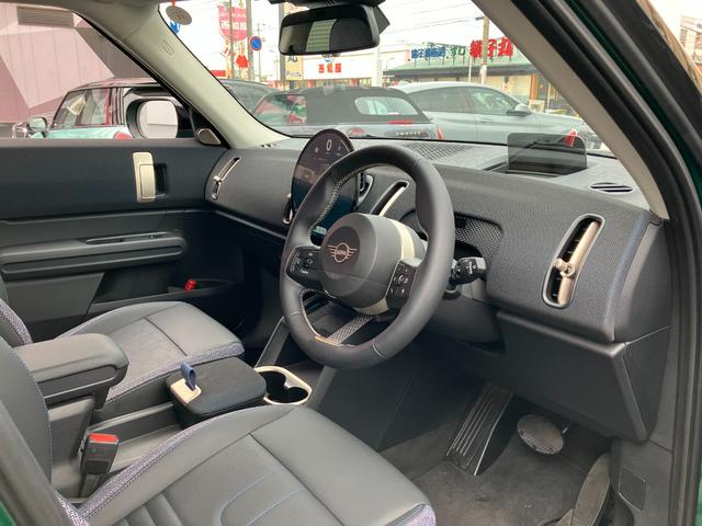 MINI カントリーマンSオール4 クラシック・トリム 認定中古車 元試乗車 クラシックトリム Mパッケージ スポーツステアリングホイール プライバシーガラス アクティブシート 電動フロントシート インテリアカメラ ハーマンカードン 18インチ純正AW(12枚目)