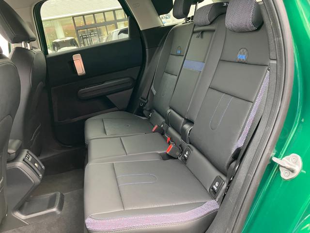 MINI カントリーマンSオール4 クラシック・トリム 認定中古車 元試乗車 クラシックトリム Mパッケージ スポーツステアリングホイール プライバシーガラス アクティブシート 電動フロントシート インテリアカメラ ハーマンカードン 18インチ純正AW(17枚目)