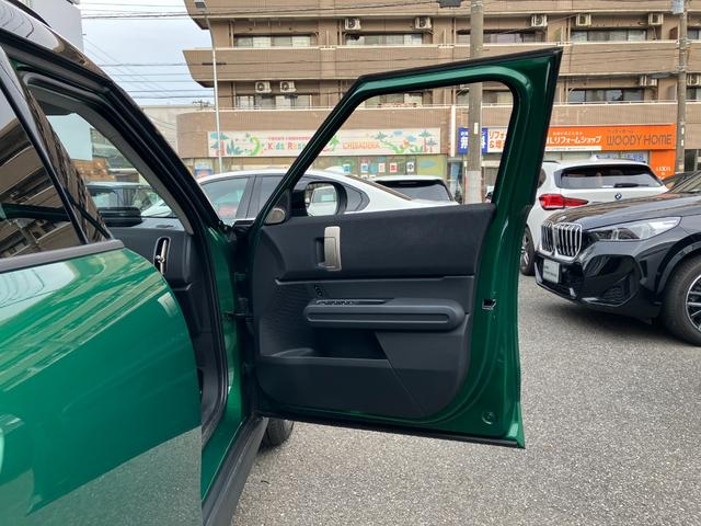 MINI カントリーマンSオール4 クラシック・トリム 認定中古車 元試乗車 クラシックトリム Mパッケージ スポーツステアリングホイール プライバシーガラス アクティブシート 電動フロントシート インテリアカメラ ハーマンカードン 18インチ純正AW(37枚目)