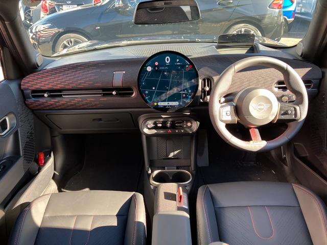 ＭＩＮＩ クーパーＳ　ジョン・クーパー・ワークス・トリム　認定中古車　ワンオナ　ＪＣＷＴＲＩＭ　ＭＰＫＧ　レッドルーフ・ミラーキャップ　ｈａｒｍａｎ／ｋａｒｄｏｎスピーカー　電動フロントシート　ヘッドアップＤ　純正革シート　純ナビ　シートヒーター　ＥＴＣ（5枚目）