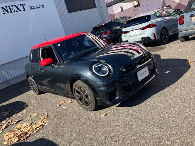 ＭＩＮＩ クーパーＳ　ジョン・クーパー・ワークス・トリム　認定中古車　ワンオナ　ＪＣＷＴＲＩＭ　ＭＰＫＧ　レッドルーフ・ミラーキャップ　ｈａｒｍａｎ／ｋａｒｄｏｎスピーカー　電動フロントシート　ヘッドアップＤ　純正革シート　純ナビ　シートヒーター　ＥＴＣ（7枚目）