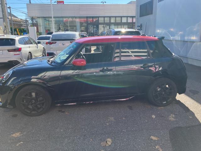 ＭＩＮＩ クーパーＳ　ジョン・クーパー・ワークス・トリム　認定中古車　ワンオナ　ＪＣＷＴＲＩＭ　ＭＰＫＧ　レッドルーフ・ミラーキャップ　ｈａｒｍａｎ／ｋａｒｄｏｎスピーカー　電動フロントシート　ヘッドアップＤ　純正革シート　純ナビ　シートヒーター　ＥＴＣ（8枚目）