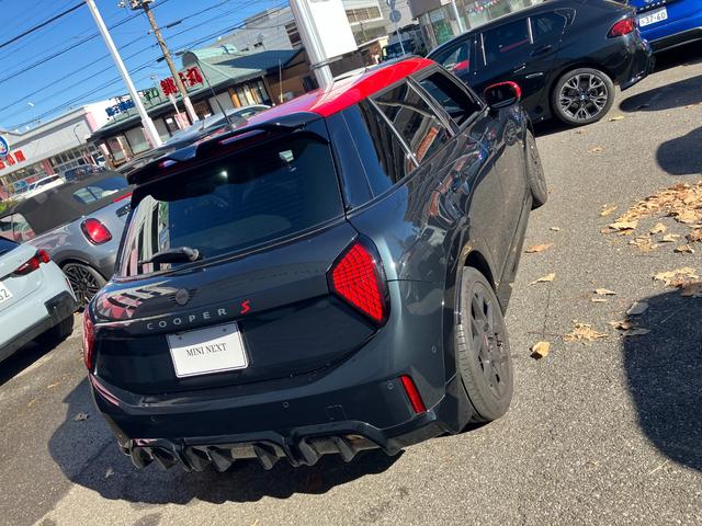 ＭＩＮＩ クーパーＳ　ジョン・クーパー・ワークス・トリム　認定中古車　ワンオナ　ＪＣＷＴＲＩＭ　ＭＰＫＧ　レッドルーフ・ミラーキャップ　ｈａｒｍａｎ／ｋａｒｄｏｎスピーカー　電動フロントシート　ヘッドアップＤ　純正革シート　純ナビ　シートヒーター　ＥＴＣ（11枚目）